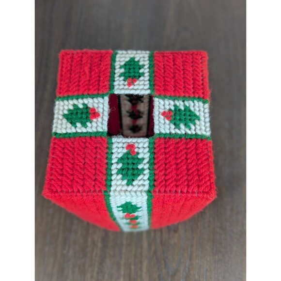 VTG Christmas Gift Needlepoint Square Tissue Cover Red Plastic Canvas Holly - Picture 4 of 5